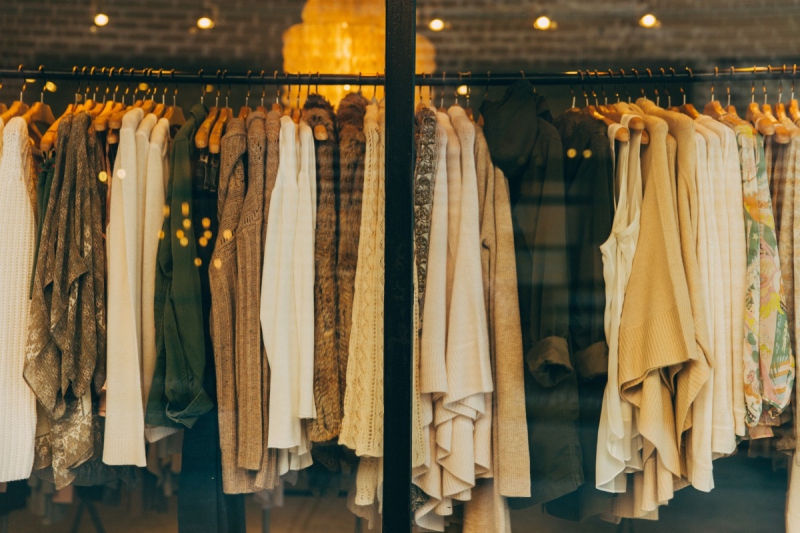ecommerce-COMPS SUR ARTUBY-min_clothe_fashion_store_shop_window_store_front-21277